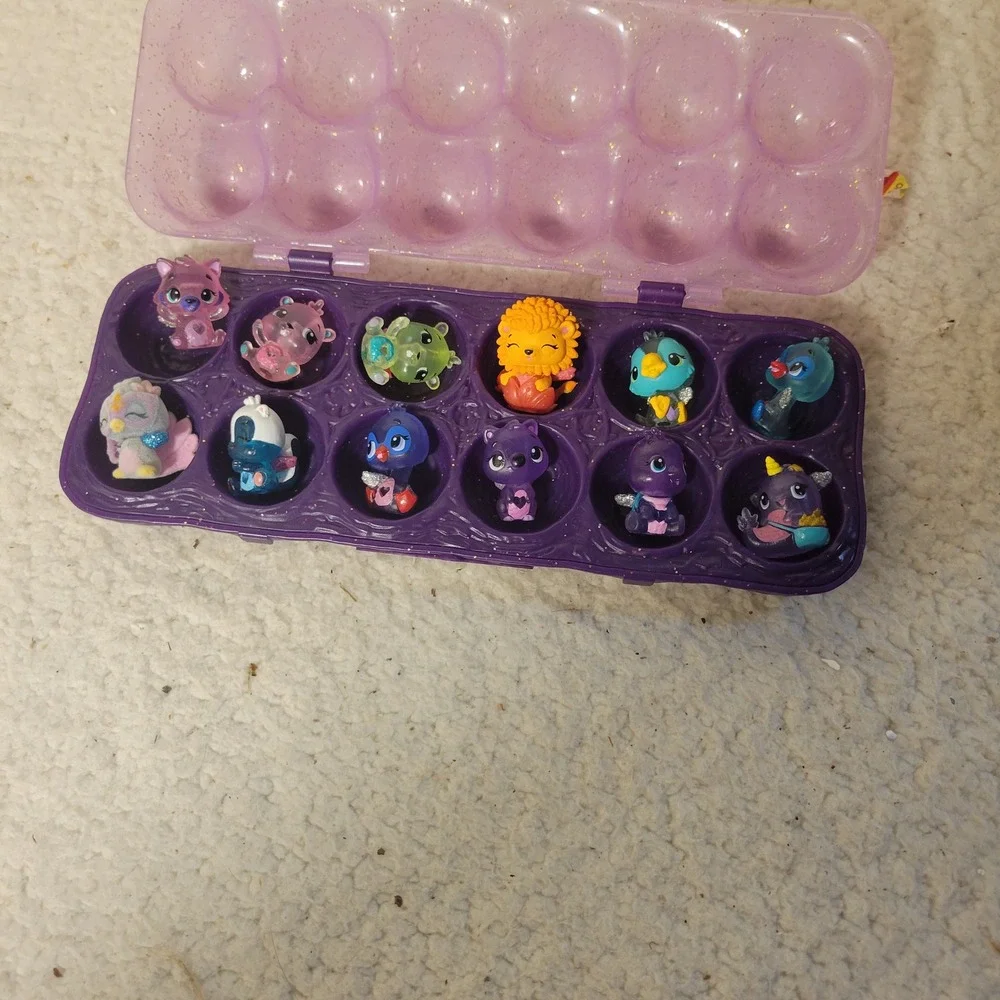 Hatchimals CollEGGtibles 12 Pack Egg Carton Purple Glitter‎ Mini Figures Set